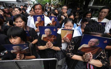 Thái Lan long trọng để tang lãnh tụ Phật giáo